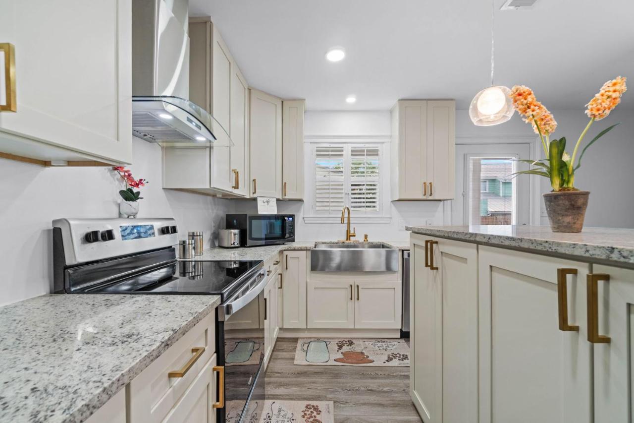 Helena'S Place, Fully Renovated Exclusive End Unit Townhouse เดสติน ภายนอก รูปภาพ